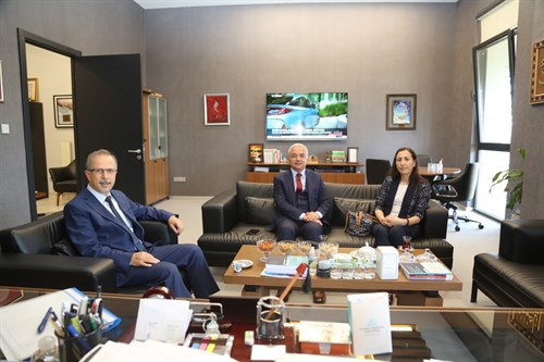 Kaymakamımız Uğur Turan eşi Nihal Turan ile birlikte İstanbul Medeniyet Üniversitesi Rektörü Prof. Dr. Gülfettin Çelik'i ziyaret etti.